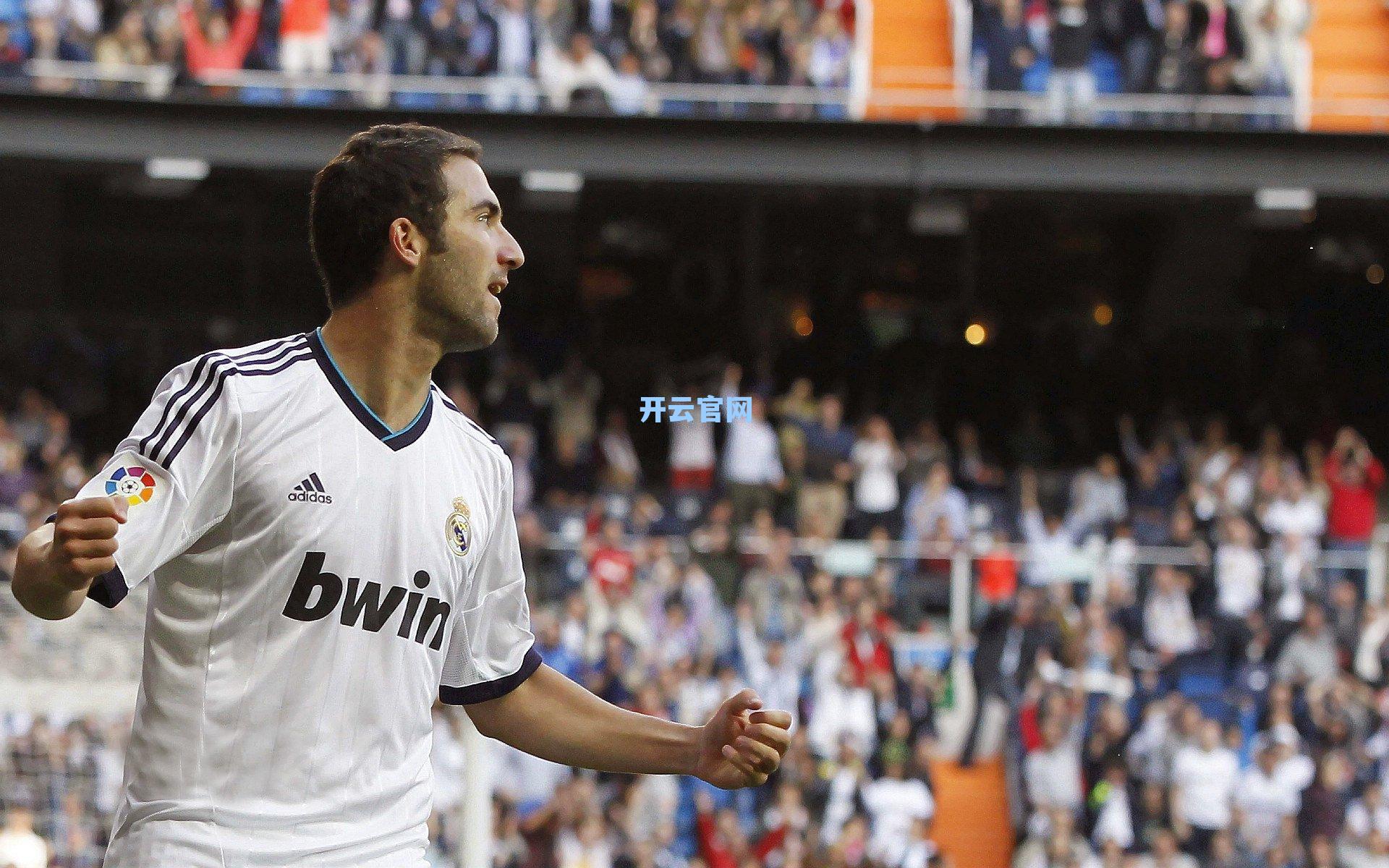 多特蒙德惊天逆转拜仁慕尼黑，争议红牌与点球引爆国家德比