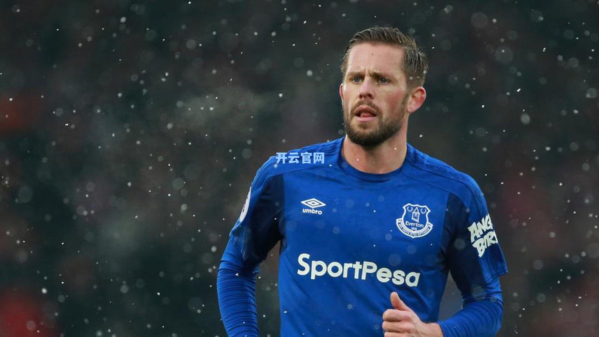 绿茵场上的十年恩怨，从宿敌到传奇的终章对决